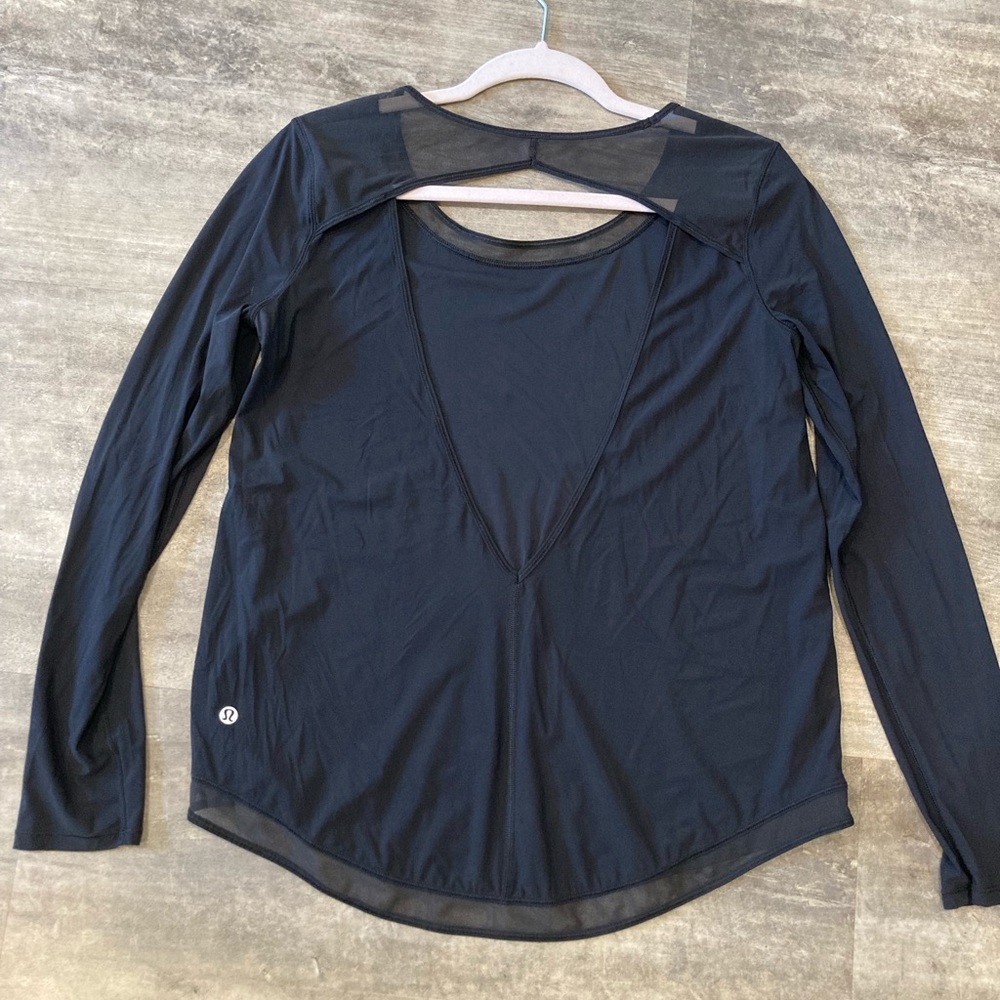 Lululemon CutOut top